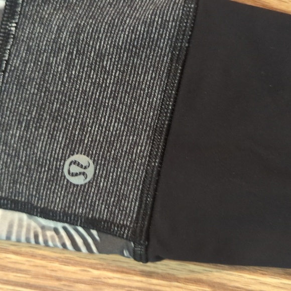 Lululemon Run the World Exploded So Fly Butterfly Angel 7/8 Tights, size 4 - Picture 4 of 5